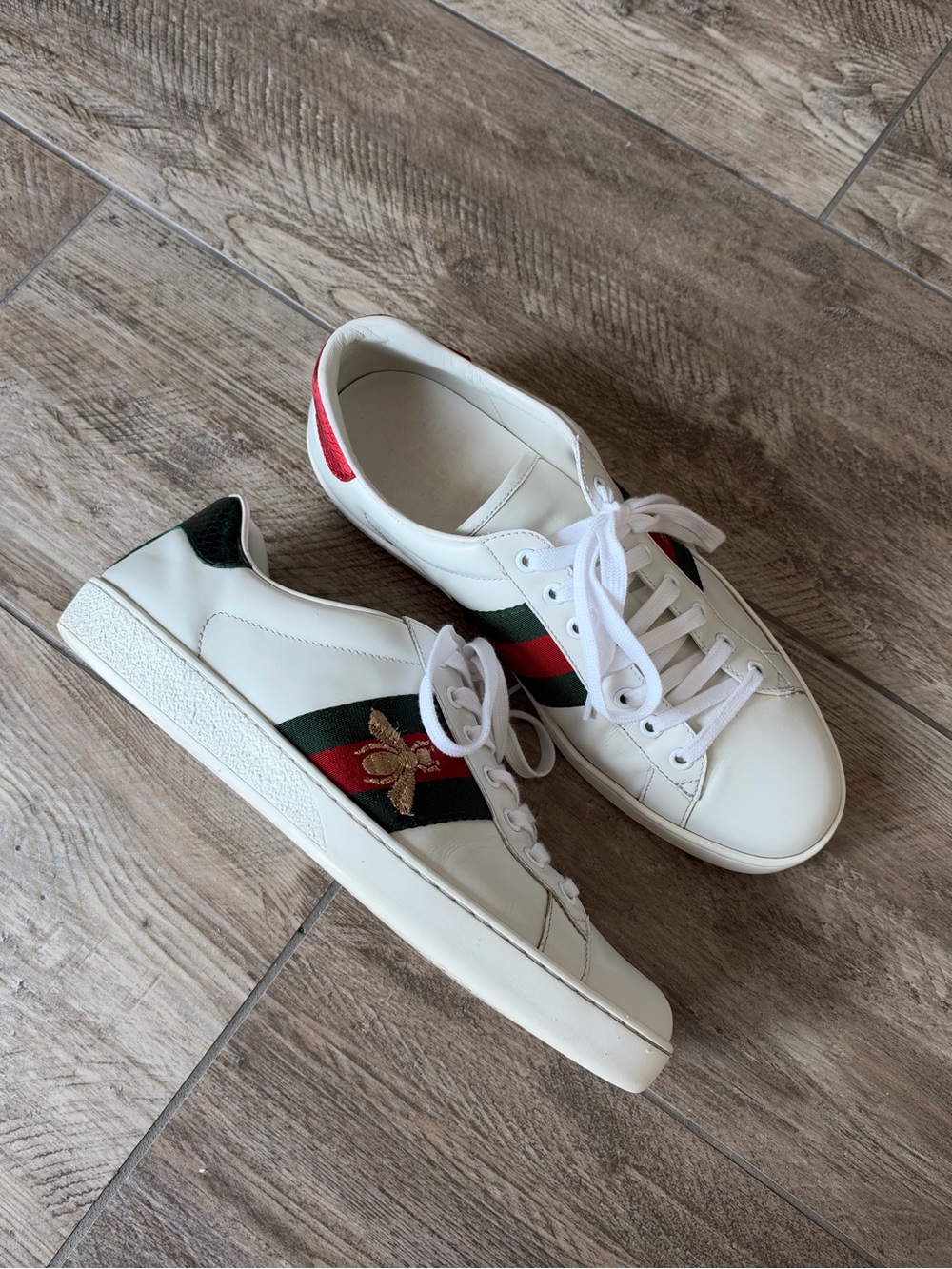 Gucci White Leather Sneakers with Green and Red Web Accent